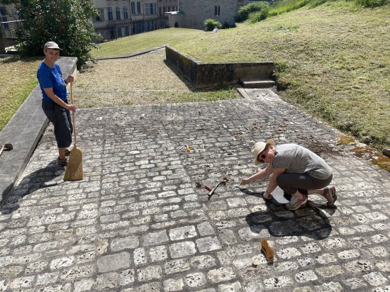 Photo des coulisses - Nettoyage du jardin