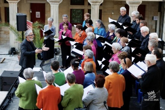 Photo de la chorale Octavia lors du festival Bar'EnVoix 2023