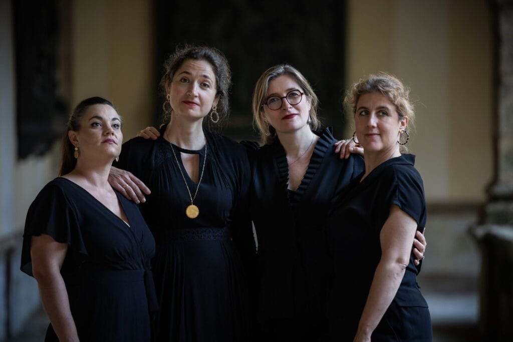 Photo des quatre chanteuses du groupe Ensemble Ô