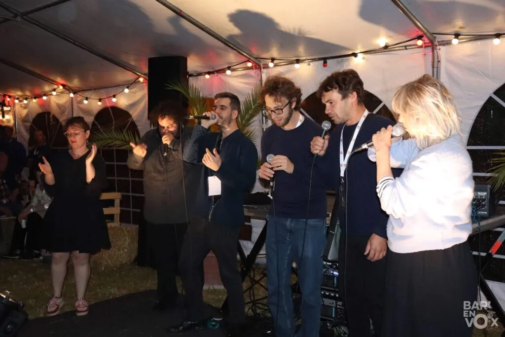 Lydie, BigBen, Paul et une partie du groupe Exeko improvisent pendant l'after