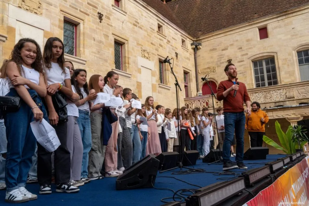Big Ben, Nicolas Gabet et les élèves de la master class sur la scène du collège Gilles de Trèves