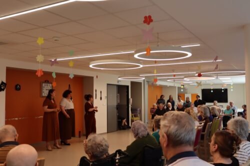 Le public et 3 chanteuses