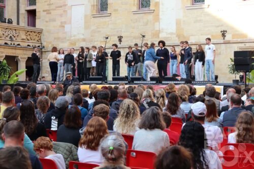 Les élèves de master class sur scène