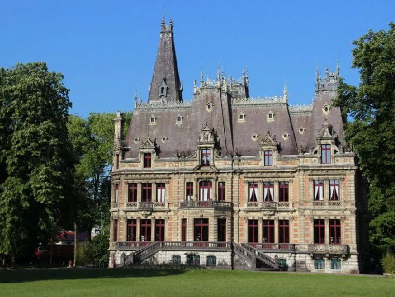 Château de Marbeaumont dans un parc