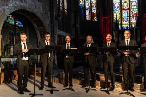 6 chanteurs du groupe
