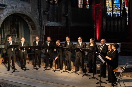 le groupe au complèt en arc de cercle