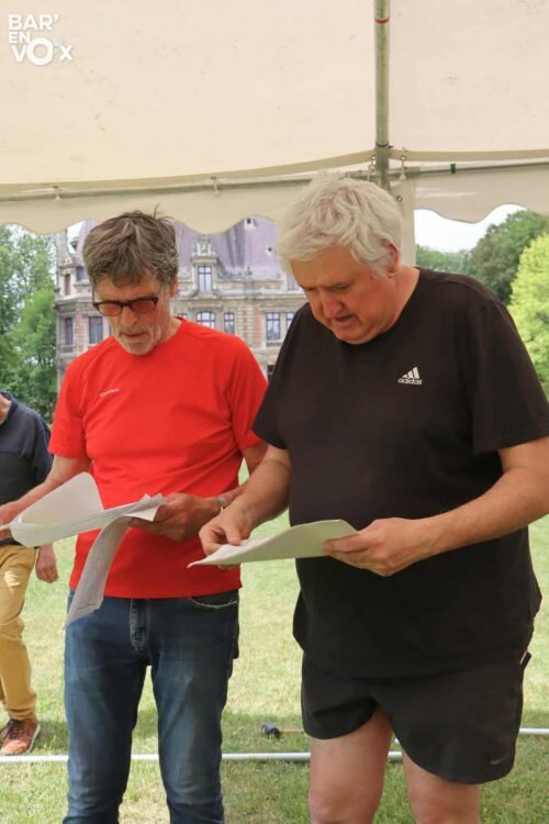 Dom et Alain étudient les plans